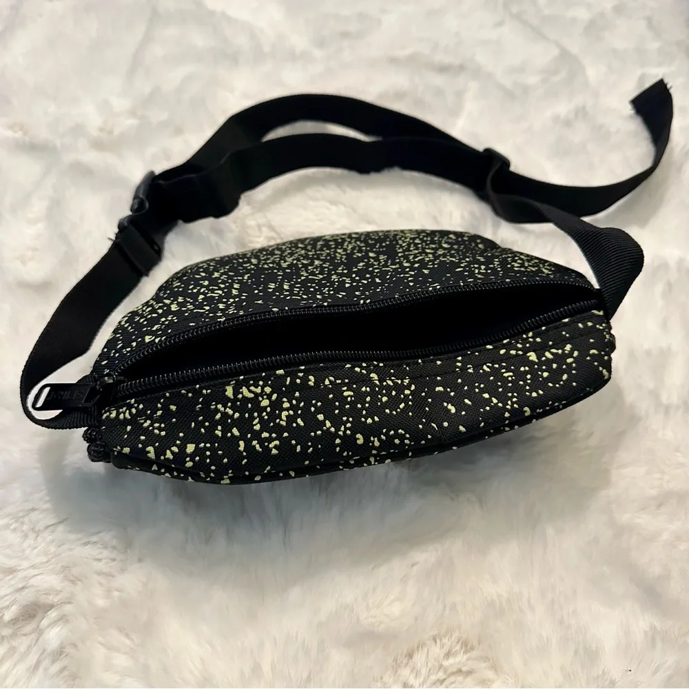 Belt Bag / Fanny Pack - Picture 5 of 6